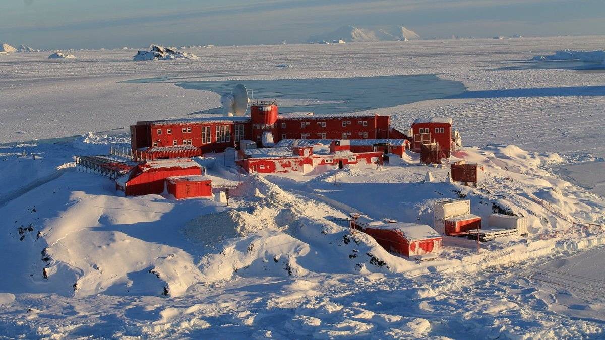 Chile's Bernardo O'Higgins army base is seen at Antarctica in this undated handout photo provided by the Chilean Army on December 22, 2020. Chilean Army/Handout via REUTERS THIS IMAGE HAS BEEN SUPPLIED BY A THIRD PARTY.