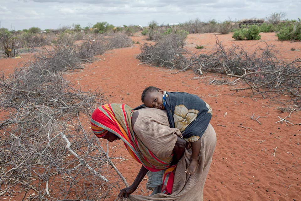 east-africa-drought-2011-child-grandmother