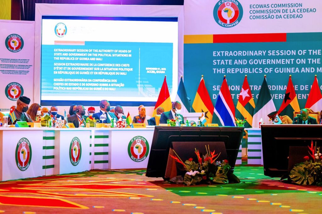 Osinbajo-left-and-othe-leaders-at-the-ECOWAS-summit