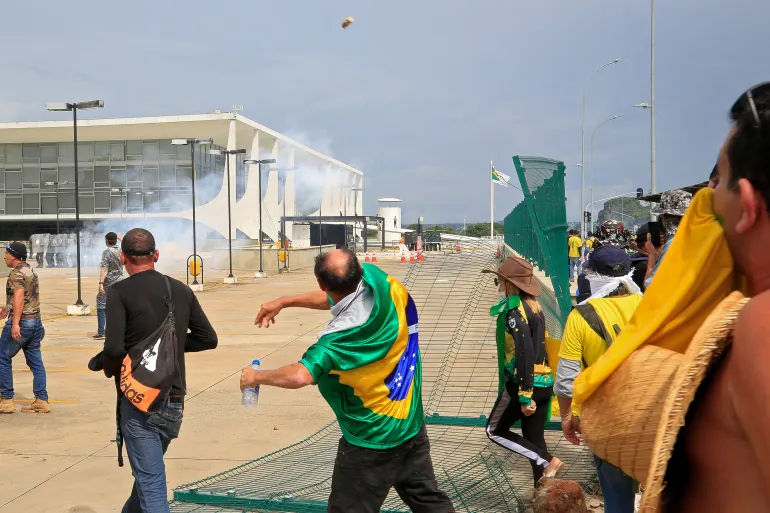 Protesters clash with the police in the presidential palace in Brasilia/AFP