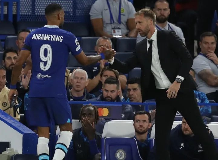 Aubameyang and Potter exchange pleasantries during a game/Football365