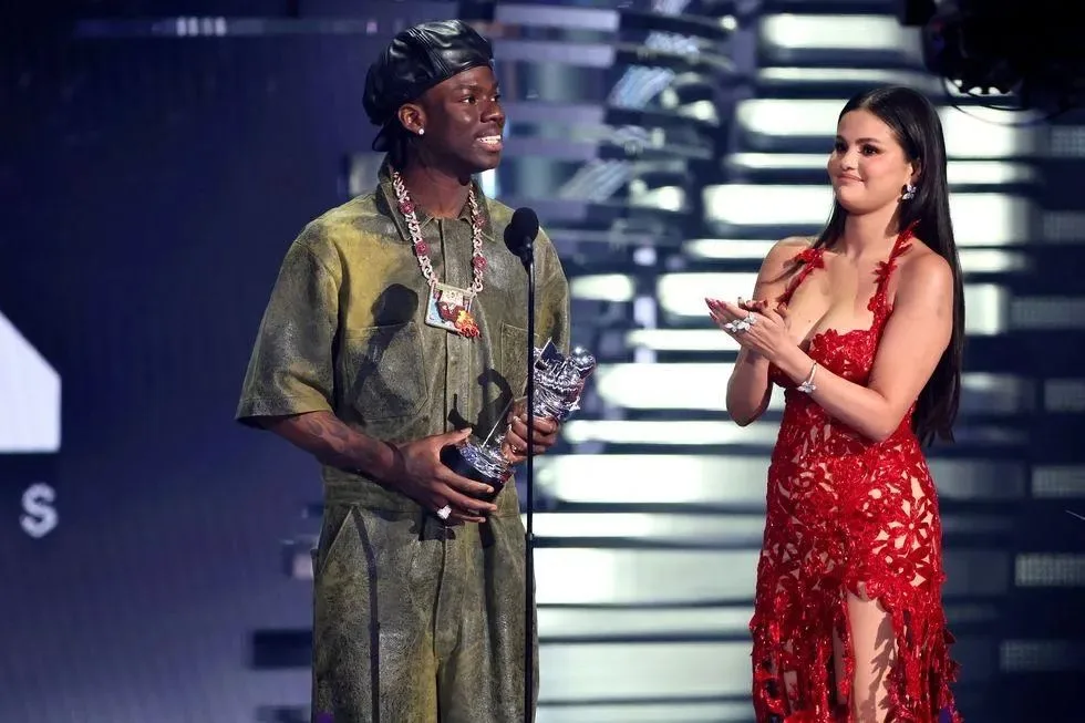 Rema and Selena Gomez receive the "Best Afrobeats" award at the 2023 VMAs/Instagram @heisrema