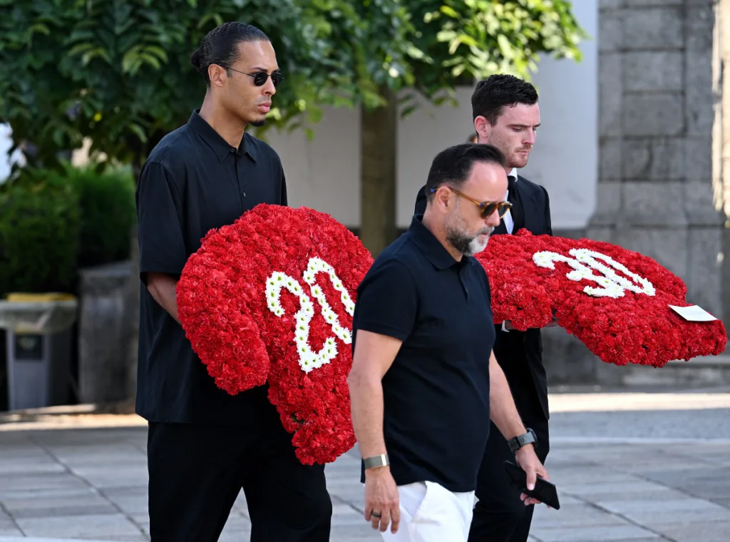 Liverpool captain Van Dijk and Andy Robertson at the funeral of Diogo Jota/Lionscrib