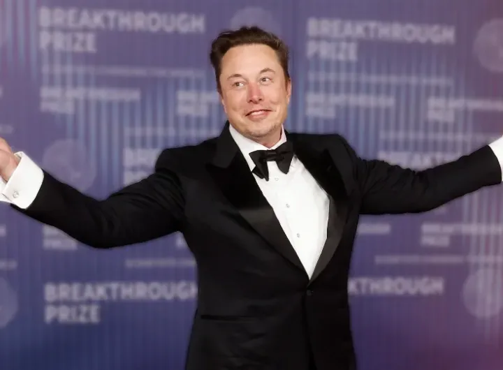 Musk first claimed the position of world's wealthiest person in January 2021 with nearly $190 billion/Getty Images