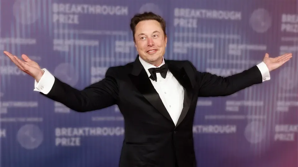 Musk first claimed the position of world's wealthiest person in January 2021 with nearly $190 billion/Getty Images