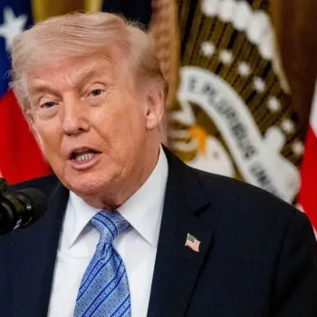 Trump says "bombing" Iran will start again if Tehran fails to agree to the new US proposal/Photo: Reuters