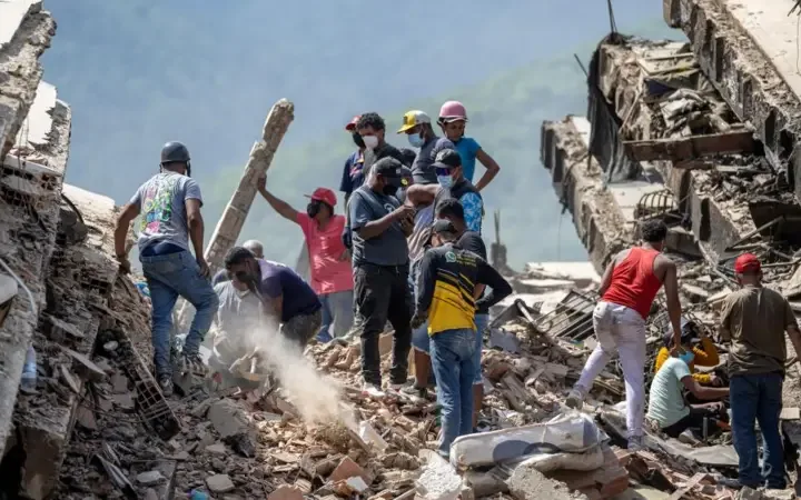 People search through the rubble/Getty Images