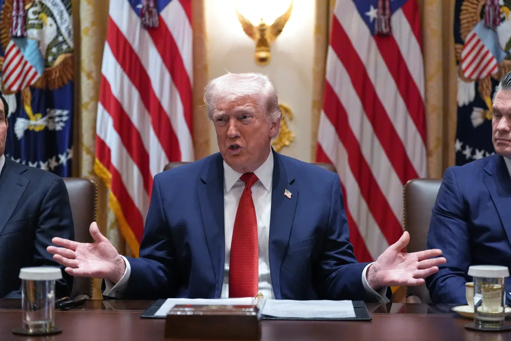 Trump says Iran must completely cancel nuclear plans/Photo: Reuters