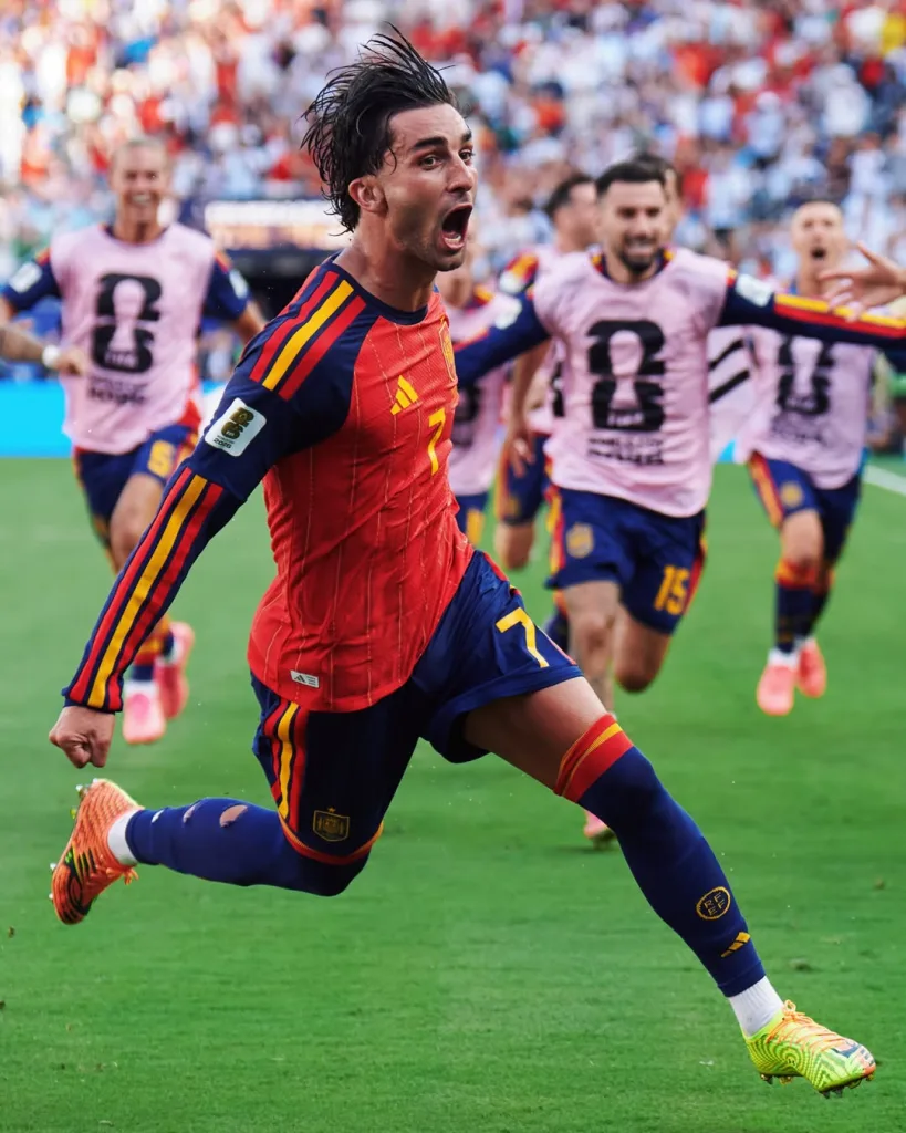 Ferran Torres celebrates scoring the winner for Spain/Photo: Getty
