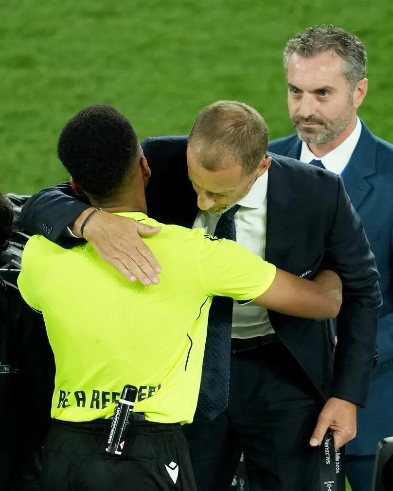 UEFA President Aleksander Čeferin and Artan hug after the game/ Photo: UEFA