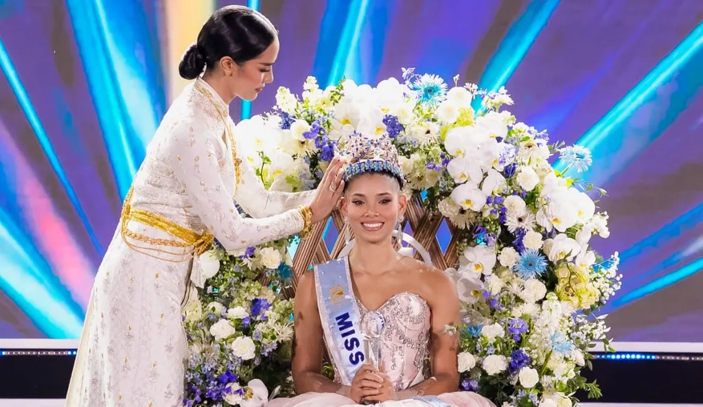 Mola Received Her Sash From Outgoing Titleholder Opal Suchata Chuangsri Of Thailand/Photo: Miss World