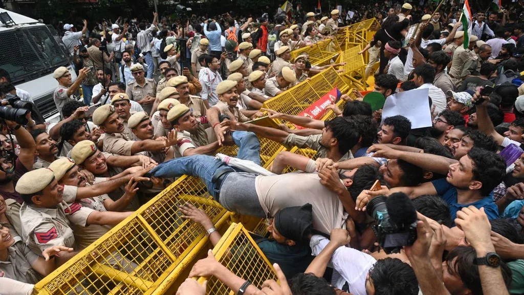 Protesters clash with police in India/Photo: Wral