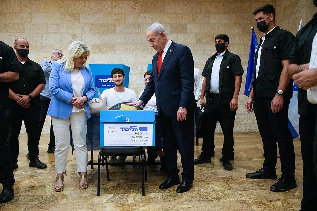 Netanyahu votes/Photo: AP