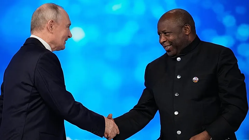 Russian President Vladimir Putin (left) and Burundi’s President Évariste Ndayishimiye at the plenary session of the Russia-Africa Summit in Moscow on 28 October 2026/Photo: AP