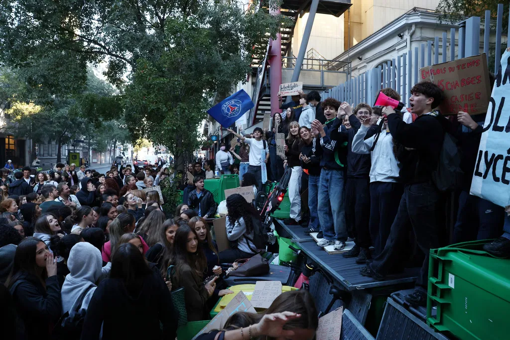 French high school students gathered outside Lycée Charles Péguy in Paris on October 6, 2026, joining a nationwide day of protests and blockades. They voiced anger over overcrowded classrooms, teacher shortages and run-down school buildings, problems they blame on years of underinvestment. REUTERS/Tom Nicholson